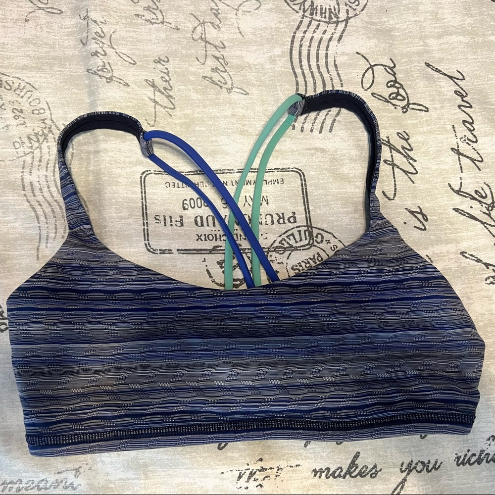 Lululemon Free To Be Bra size 6